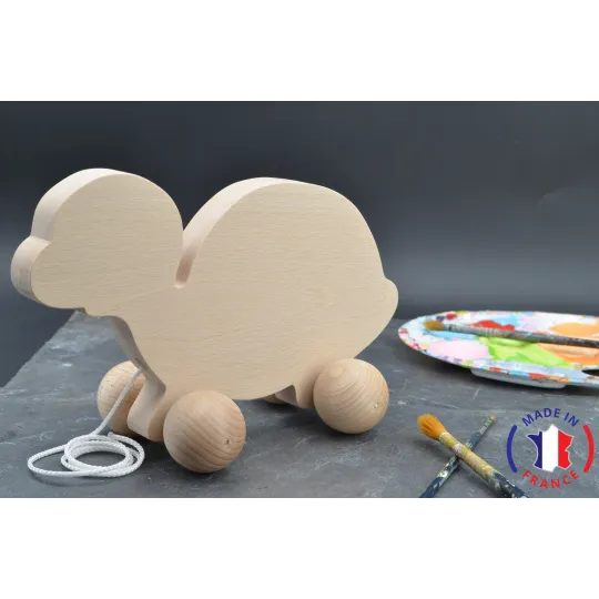 Tortue en bois brut à tirer.