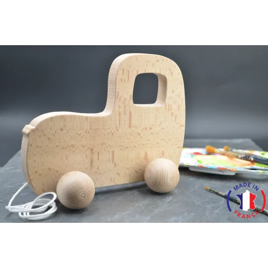 Voiture en bois brut à tirer