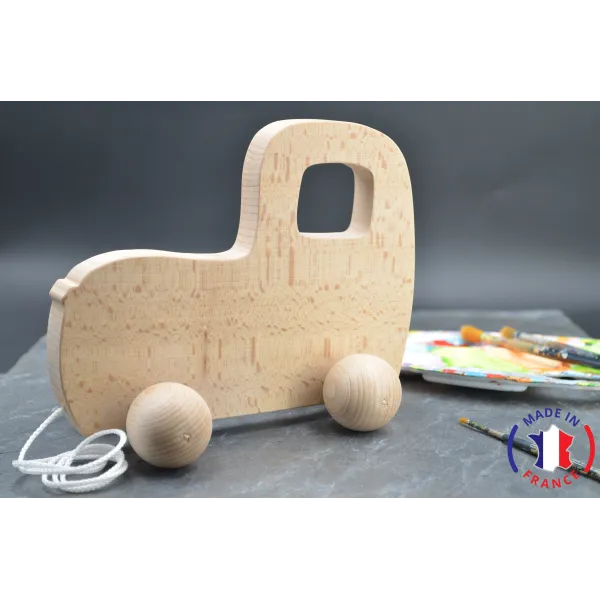 Voiture en bois brut à tirer