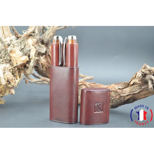 Adornment of wooden pens snake of Guyana