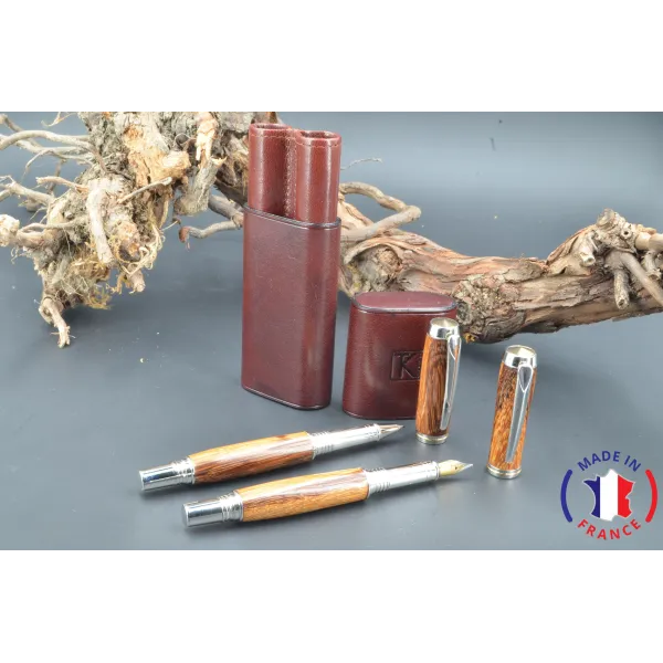Adornment of wooden pens snake of Guyana