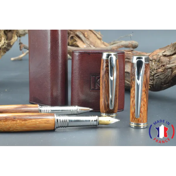 Adornment of wooden pens snake of Guyana