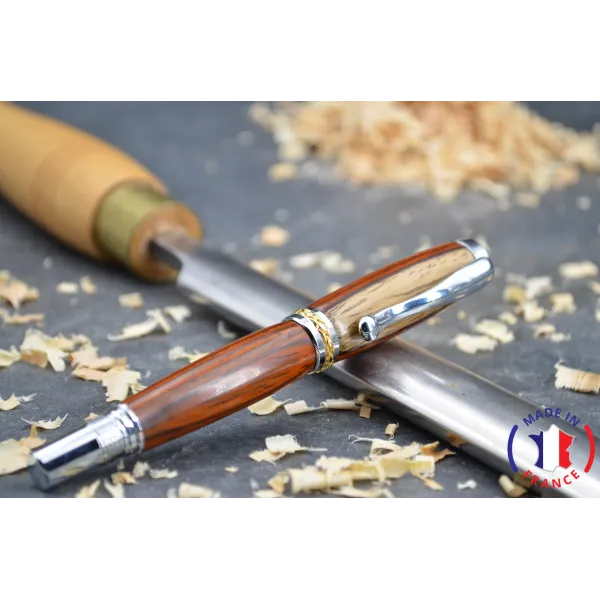 Stylo plume en bois de cocobolo.