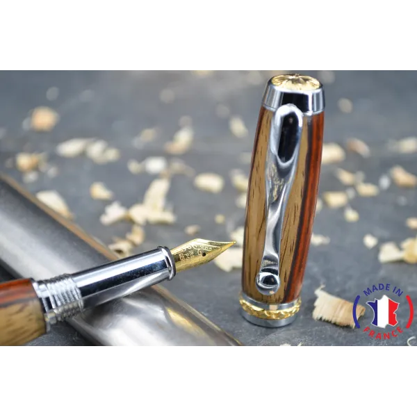Stylo plume en bois de cocobolo.