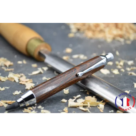 Pen door mine in rosewood wood from Mexico.