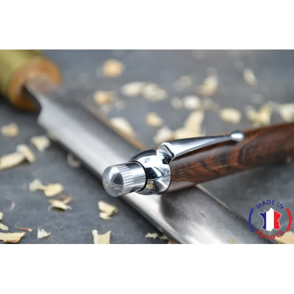 Pen door mine in rosewood wood from Mexico.