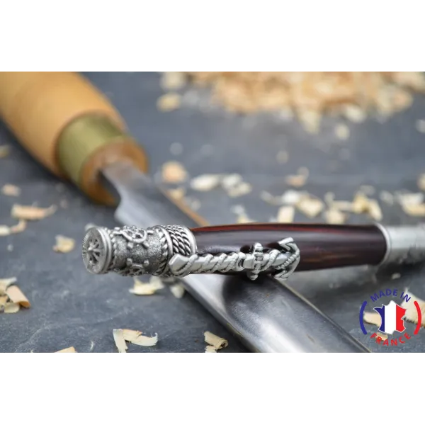 Stylo en bois d'Ebène.