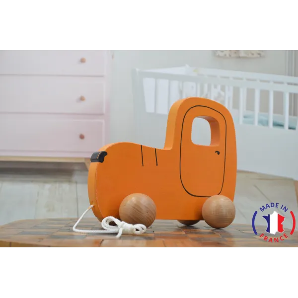 Wooden car to shoot at € 29.90 in Toy to pull