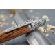 Stylo bille Merlin en bois de palmier rouge.