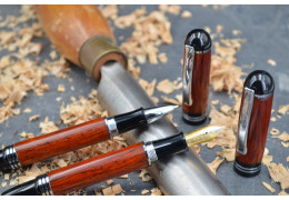 Stylos artisanaux en bois — bille, plume, roller et porte-mine